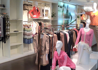 高檔工作服廠家給企業(yè)政府機構員工設計西服原則